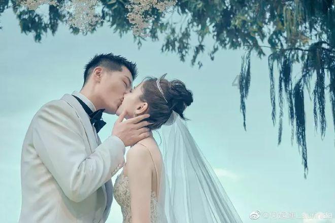 平时可以吃点蜂蜜，不仅可以防治肾结石，还能防治骨质疏松症