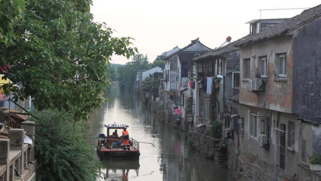 广州白云山景区玩飞索被困高空派出所回应紧急救援措施